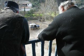 Αδεια εδώλια στη δίκη των οκτώ μοναχών